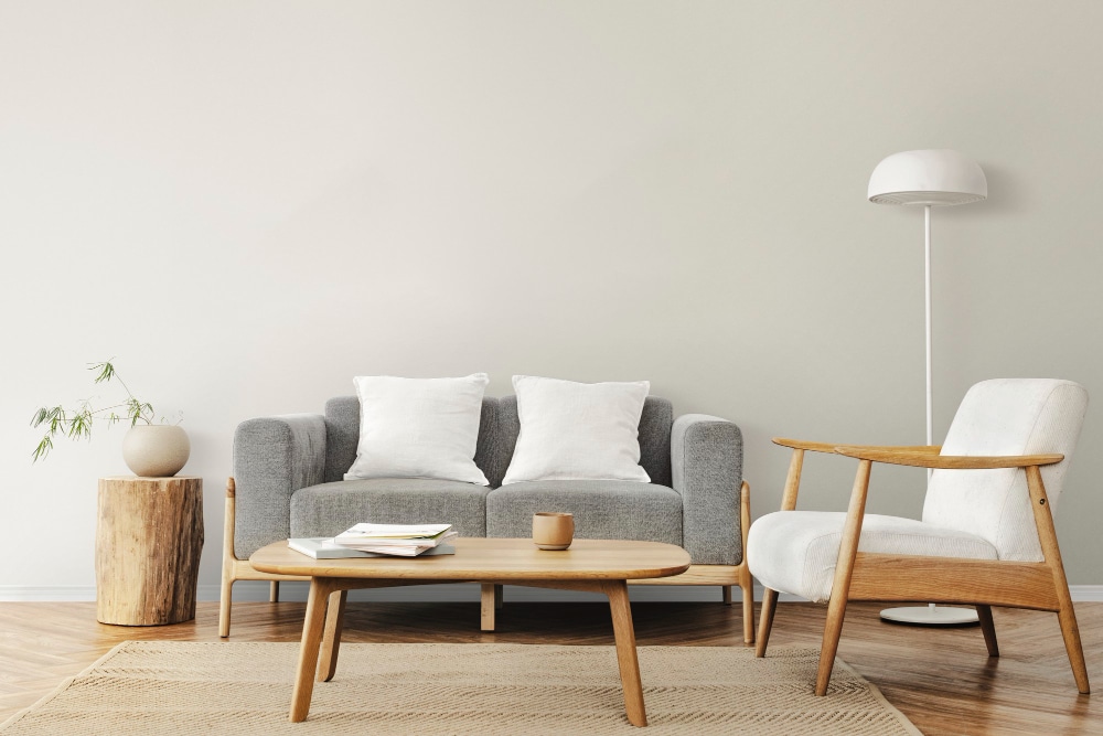 Combinación de gris y marrón en una sala de estar